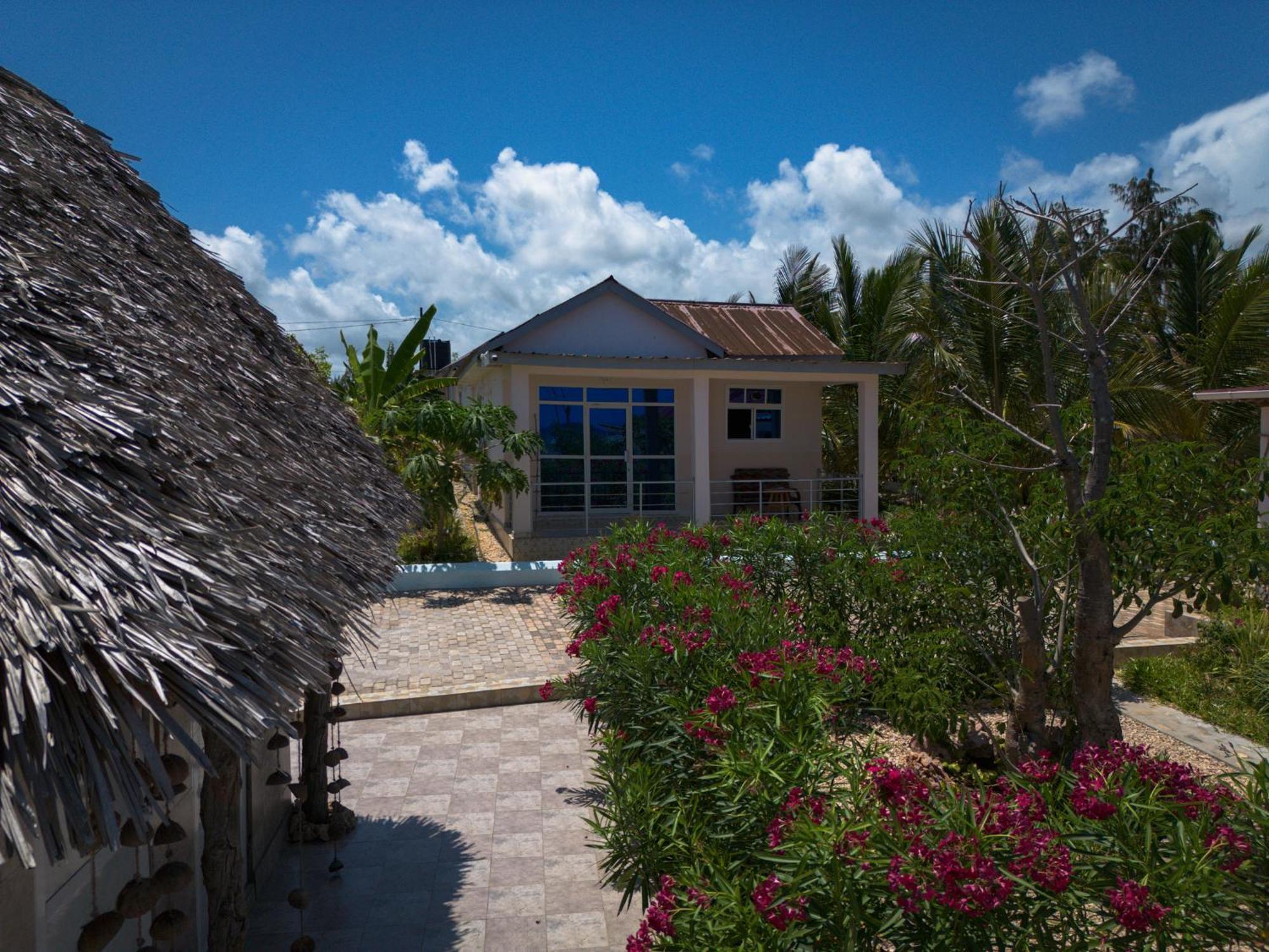 Coral Cliff Zanzibar Resort Makunduchi