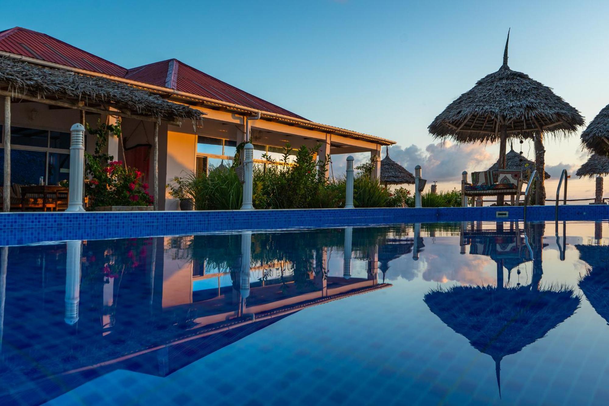 Coral Cliff Zanzibar Resort 4*