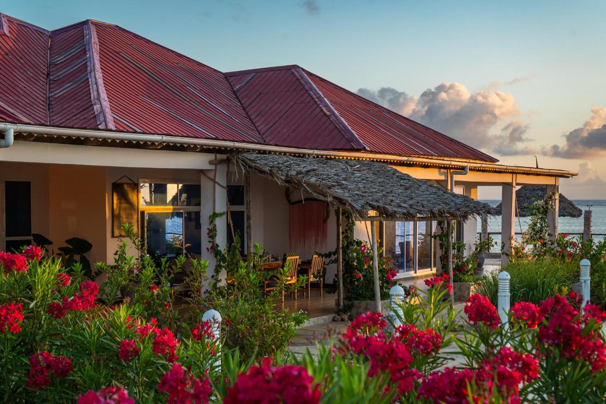 Resort Coral Cliff Zanzibar 4*