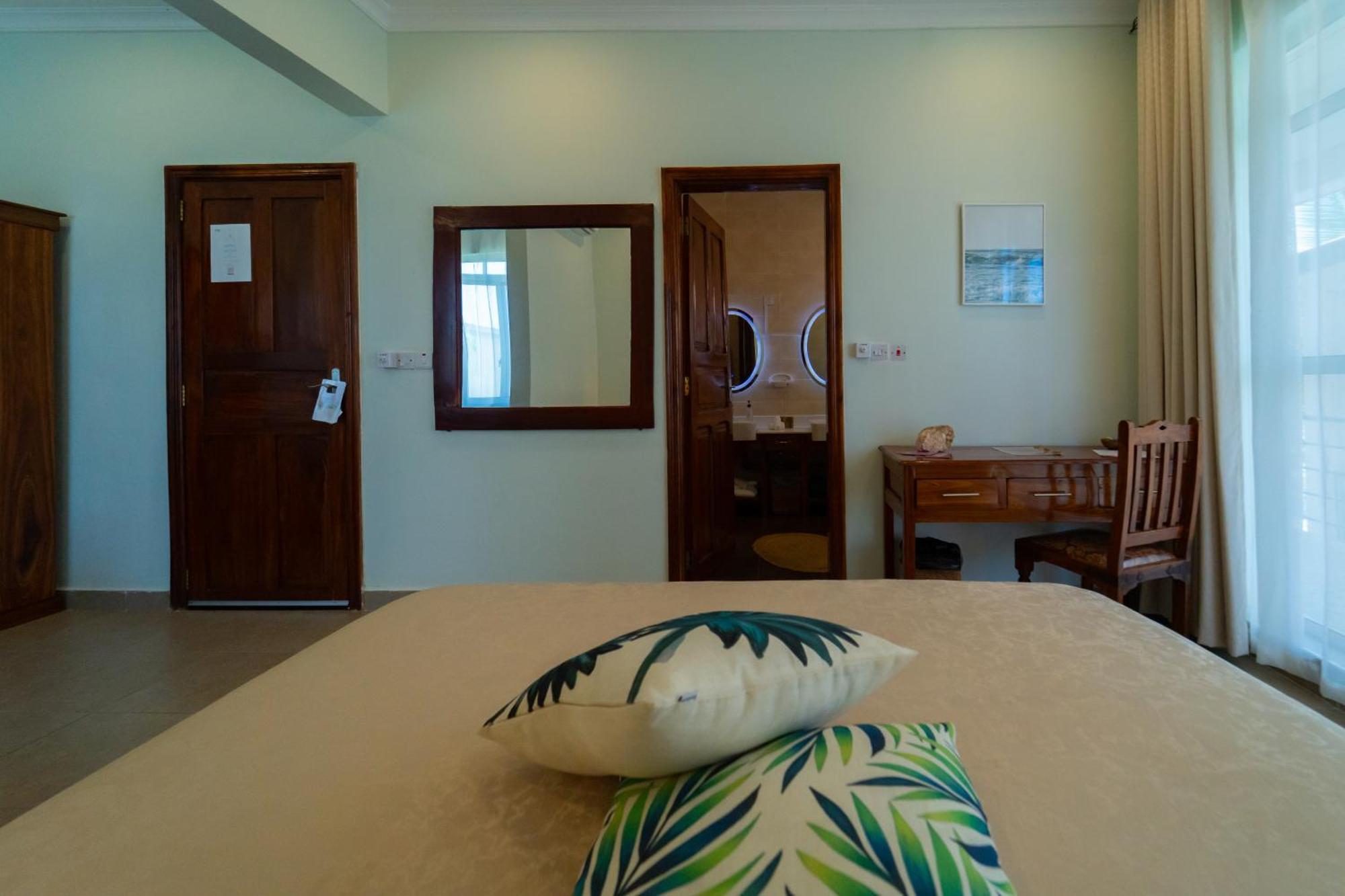 Coral Cliff Zanzibar 4*